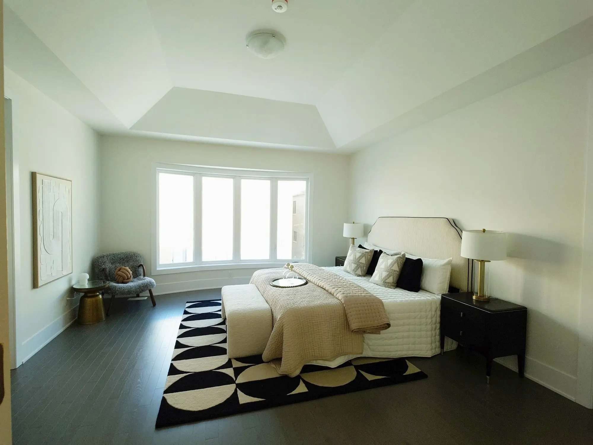 Smooth modern ceiling after professional dust-free popcorn ceiling removal in a renovated GTA home.